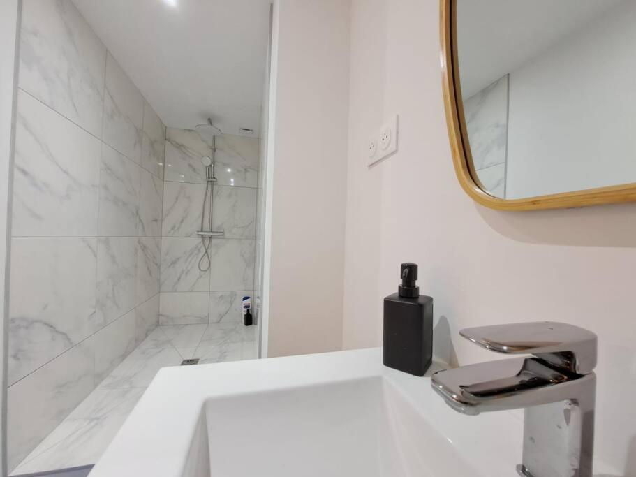 Mascate - Appartement Climatise En Hypercentre Реймс Екстер'єр фото