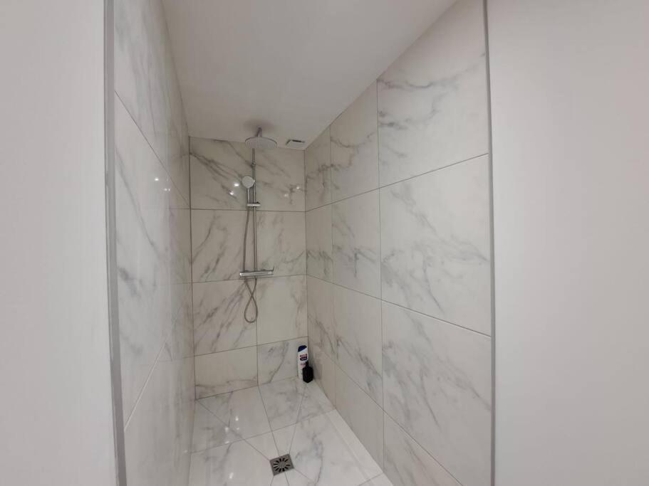 Mascate - Appartement Climatise En Hypercentre Реймс Екстер'єр фото